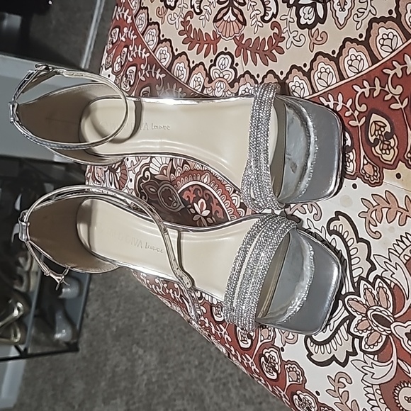 Silver wedge sandals size 8 - Picture 1 of 2